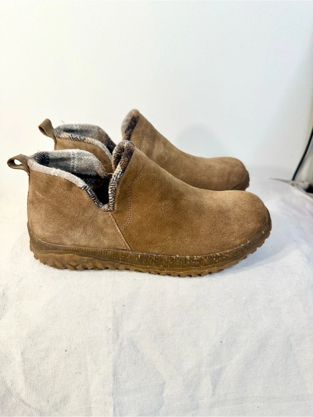 Minnetonka Northmost Suede Ankle Boots Dusty Brown 7
